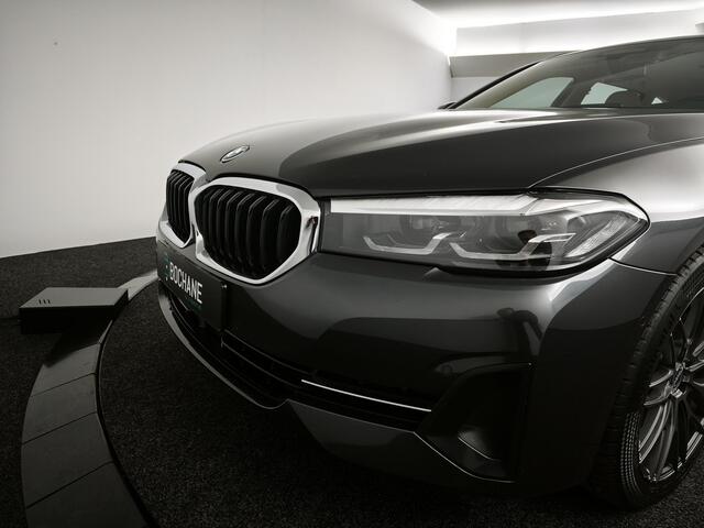 BMW 5-SERIE Touring 530e Business Edition Plus 292PK | Cruise Control adaptief | Navigatie | Lederen Bekleding | Achteruitrijcamera | Trekhaak