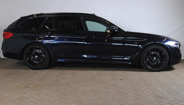 BMW 5-SERIE Touring 520i High Ex. Ed. | Zeer Luxe uitgevoerd! | Carplay | Stoelverko