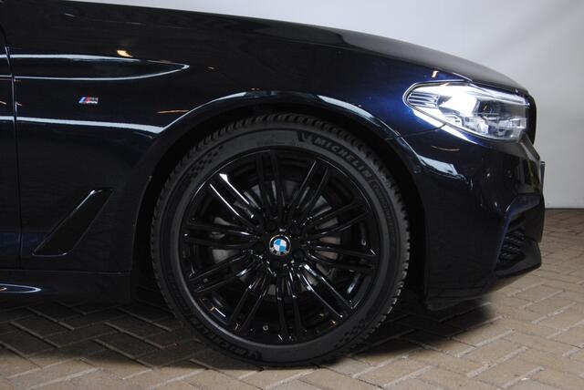 BMW 5-SERIE Touring 520i High Ex. Ed. | Zeer Luxe uitgevoerd! | Carplay | Stoelverko