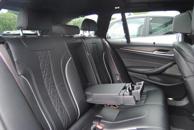 BMW 5-SERIE Touring 520i High Ex. Ed. | Zeer Luxe uitgevoerd! | Carplay | Stoelverko