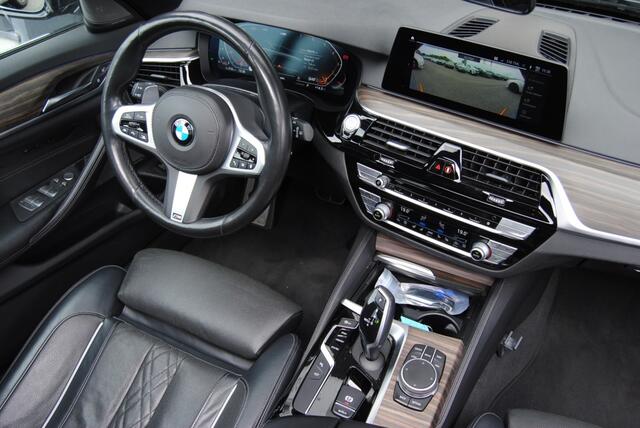 BMW 5-SERIE Touring 520i High Ex. Ed. | Zeer Luxe uitgevoerd! | Carplay | Stoelverko