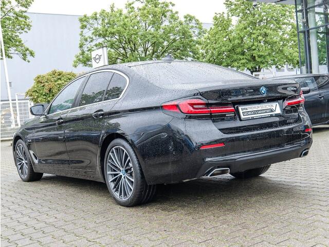 BMW 5-SERIE 530e Limousine ** LASER, LEDER, NAVI+, HuD, 19-inch LMV, KEYLESS, ALARM ** UNFALLFREI ** ** INFORMEER OOK NAAR ONZE AANTREKKELIJKE FINANCIAL-LEASE TARIEVEN **