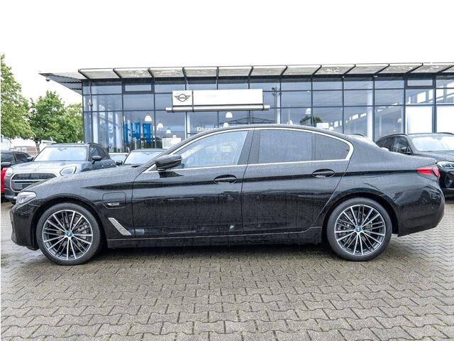 BMW 5-SERIE 530e Limousine ** LASER, LEDER, NAVI+, HuD, 19-inch LMV, KEYLESS, ALARM ** UNFALLFREI ** ** INFORMEER OOK NAAR ONZE AANTREKKELIJKE FINANCIAL-LEASE TARIEVEN **