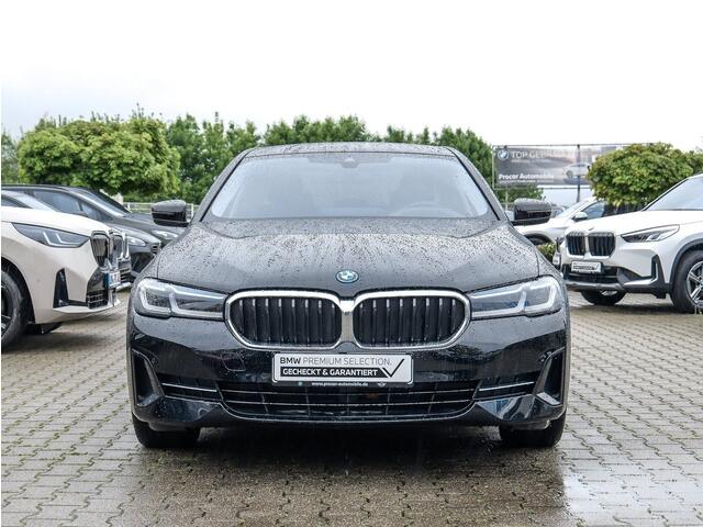 BMW 5-SERIE 530e Limousine ** LASER, LEDER, NAVI+, HuD, 19-inch LMV, KEYLESS, ALARM ** UNFALLFREI ** ** INFORMEER OOK NAAR ONZE AANTREKKELIJKE FINANCIAL-LEASE TARIEVEN **