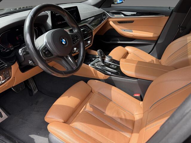 BMW 5-SERIE Sedan 520i | M Sportpakket | High Executive | Elektrisch glazen schuif-/kanteldak | BMW Head-Up Display | HiFi System | 20 inch LM V-Spaak