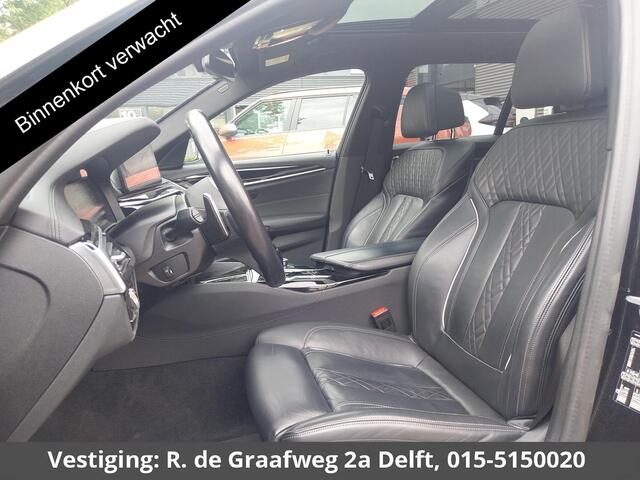 BMW 5-SERIE Touring 530i Business Edition Plus | Schuif-/Kanteldak | Navigatie | Camera | Leder |