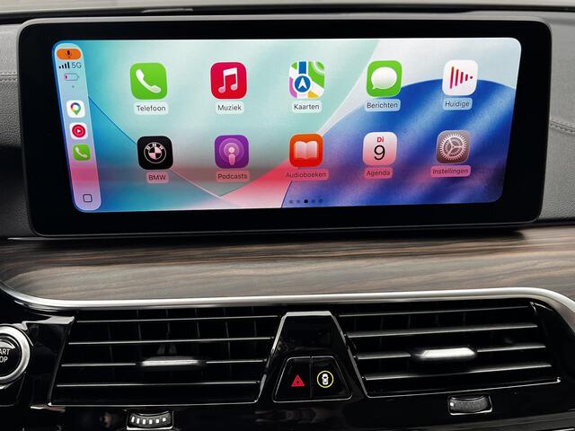 BMW 5-SERIE 530e xDrive Luxury Line / Dealer onderhouden / Accu SoH 90 % / EAER 52 km / 2.000 kg Elektrische trekhaak / Elektrische stoelen & klep / Stuur- en stoelverwarming / Apple Carplay Android / 18" LM wielen & All Season banden /