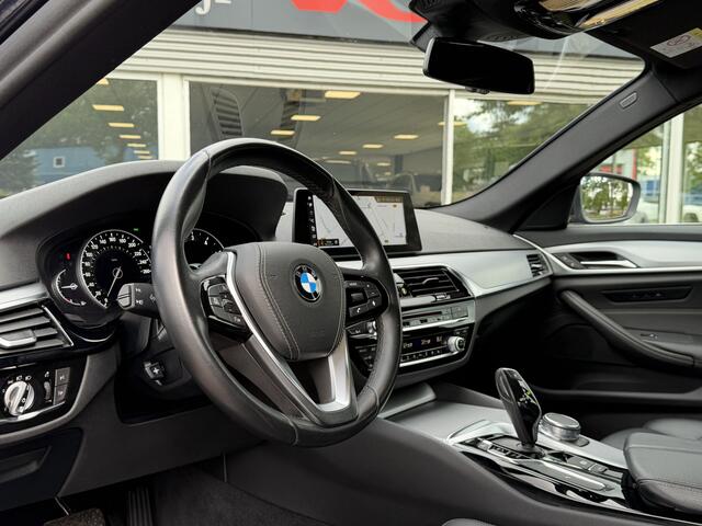 BMW 5-SERIE 520i High Executive | Memory | Elektr. Trekhaak | Leder | Camera