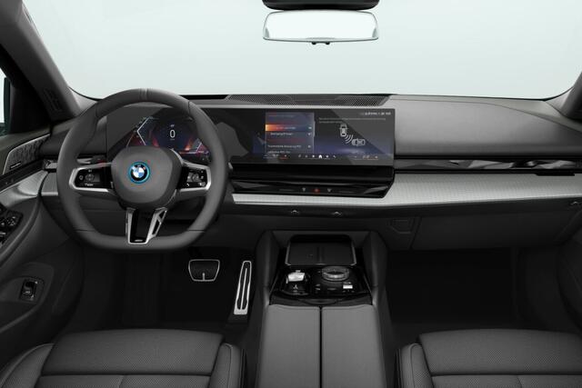 BMW 5-SERIE Sedan 550e xDrive | M Sportpakket Pro | Innovation Pack | Travel Pack | Comfort Pack | Trekhaak