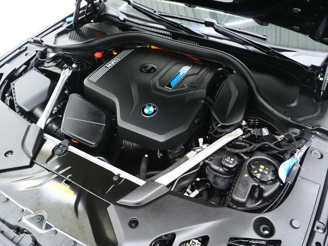 BMW 5-SERIE Touring 530e | LED Grille | Leder | Harman/Kardon | Keyless | Adaptive Cruise | Sfeerlicht