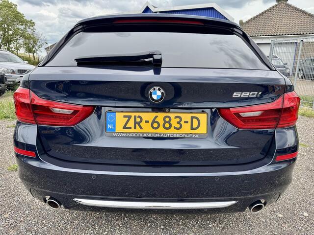 BMW 5-SERIE Touring 520i High Executive Edition G31 | Panorama | Head-Up Display | Trekhaak | Comfortstoelen | CarPlay