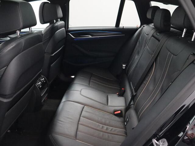 BMW 5-SERIE Touring 530e Business Edition Plus | Laser Koplampen! | Panoramadak | Trekhaak!