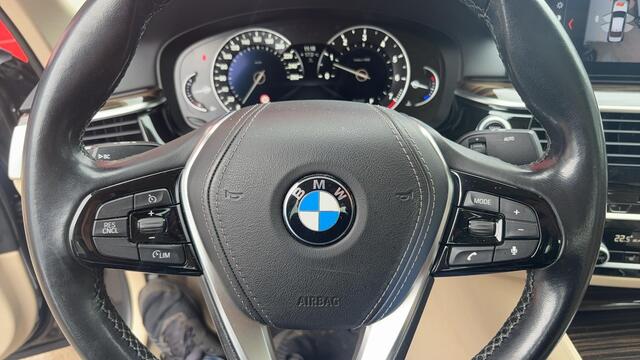 BMW 5-SERIE 520i High Executive ZEER MOOI! / FULL LED / 360GR CAMERA / STOELVERW / CLIMA / PDC / BLUETOOTH / CRUISE / NL-AUTO