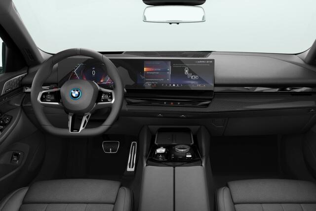BMW 5-SERIE Sedan 530e M Sport Edition | M Sportpakket Pro | Innovation Pack | Travel Pack | Comfort Pack | Trekhaak