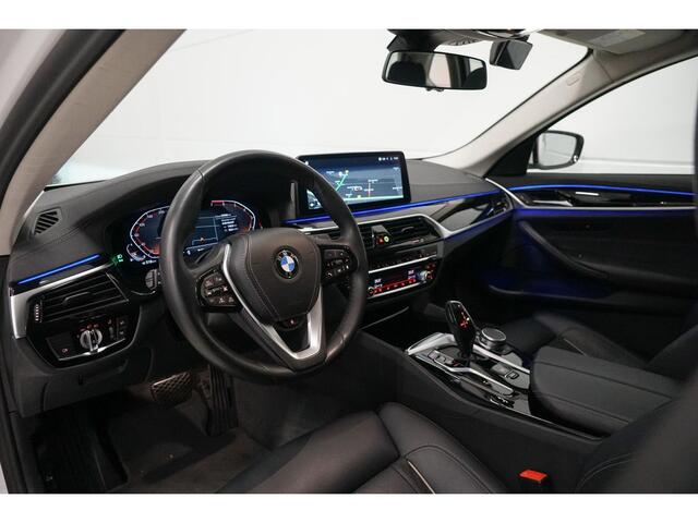 BMW 5-SERIE Touring 530i Panoramadak | Laser | Head Up | Elektr. Trekhaak