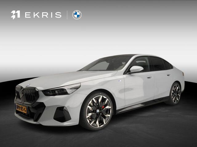 BMW 5-SERIE Sedan 520d | M-Sportpakket | LED | Leder | HUD | Trekhaak | Schuifdak | Active cruise | DAB | Bowers & Wilkins sound | Alu 21 inch