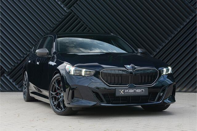 BMW 5-SERIE Touring 550e xDrive M-Sport Pro ACC M Stoel Bowers&Wilkens Pano Acc Headup Stoelvent. Shadow Trekhaak