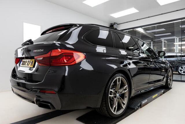 BMW 5-SERIE Touring M550d xDrive Standkachel, 360, Head-Up, 2e Eig!