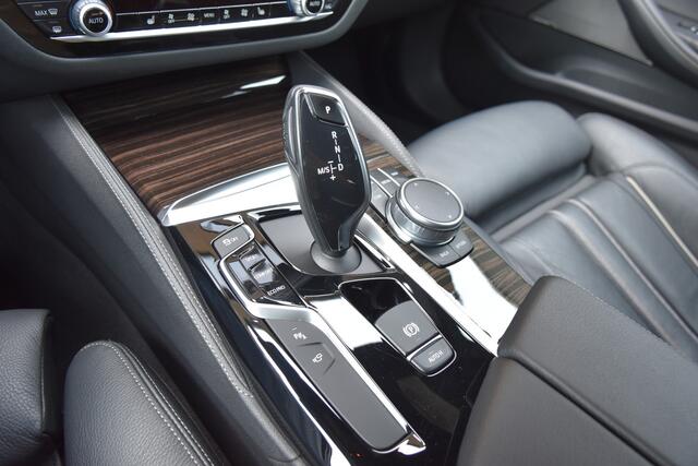 BMW 5-SERIE Touring 540i xDrive High Executive * M-Sportpakket * Panoramadak * Comfortstoelen * Head-up *