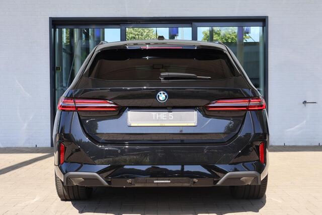 BMW 5-SERIE Touring 530e | M Sport Pro | Driving Assistant Plus | Bowers & Wilkins | Trekhaak | Innovation Pack | Glazen Panoramadak