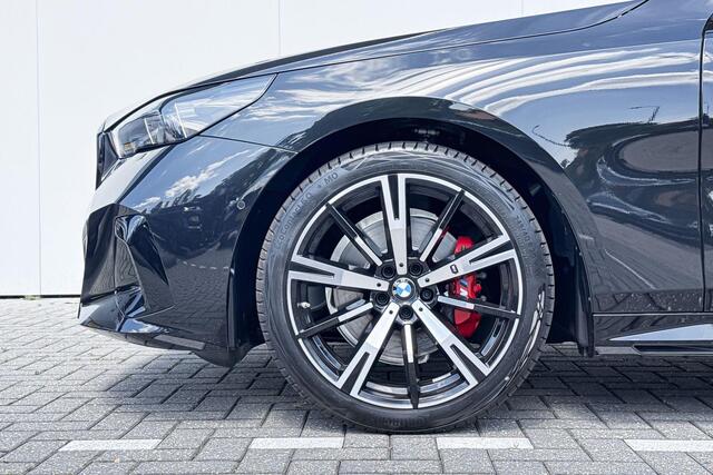 BMW 5-SERIE Touring 520i | M Sport | Harman-Kardon | Panoramadak | Innovation Pack |