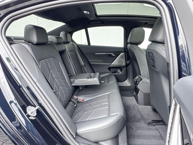 BMW 5-SERIE Sedan 520i | Stoelventilatie | Trekhaak | Panoramadak | Comfort Pack |