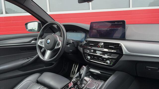 BMW 5-SERIE Touring 520i Business Edition Plus LCI / M-SPORT / LASER / CARPLAY / SHADOW / STOELVERW / CAMERA / NAVI / CLIMA / PDC / NL-AUTO