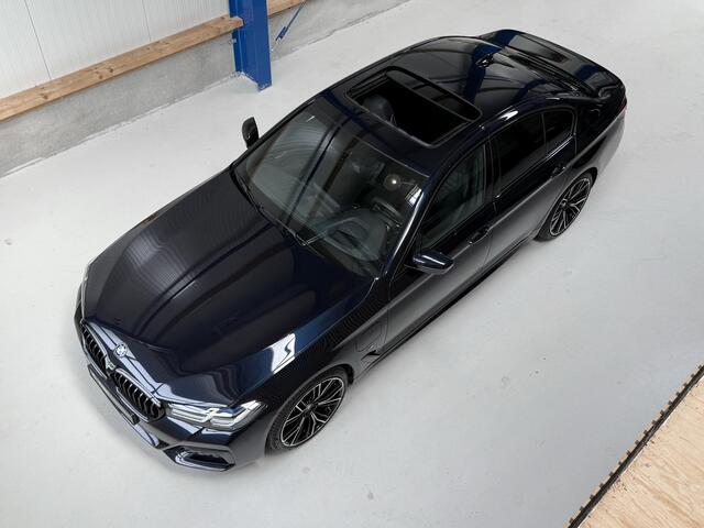 BMW 5-SERIE 545e xDrive High Executive G30 LCi M Sport 394 PK 6 cilinder - SOH 95,7% - M5 STOELEN - PANORAMADAK - LASER LAMPEN - HARMAN KARDON