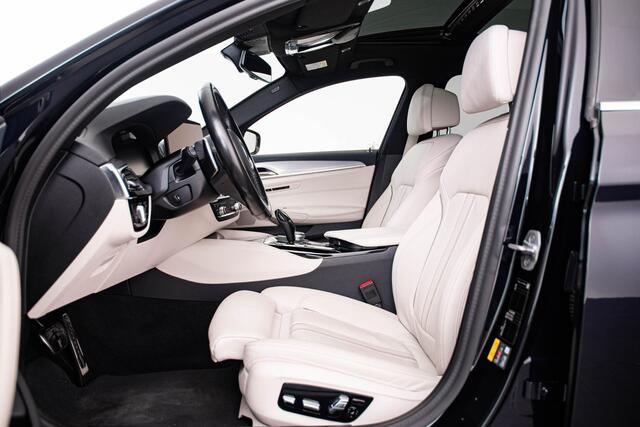 BMW 5-SERIE Touring 530e xDrive High Executive M Sport - Panoramadak - Driving Assistant Professional - Comfortstoelen - Massagestoelen - Head up - BMW Laserlight - Parking Assistant Plus - Comfort Access -