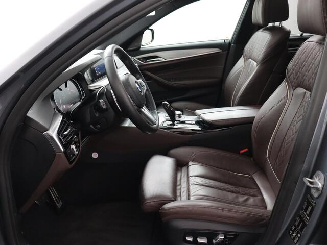 BMW 5-SERIE Touring 540i xDrive High Executive | VOL! | Harman Kardon | Panoramadak | Trekhaak | 360° Camera!