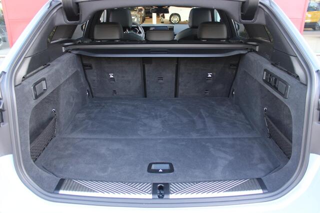 BMW 5-SERIE Touring 520i M-SPORT | PANORAMA DAK | TREKHAAK ELEKTRISCH WEGKLAPBAAR | HARMAN KARDON AUDIO SYSTEM | SHADOW LINE PAKKET | ELEKTRISCH VERSTELBARE VOORSTOELEN MET GEHEUGENFUNCTIE | STOEL VENTILATIE VOOR | STOEL VERWARMING VOOR + ACHTER | 360° CAMERA | DRAAD