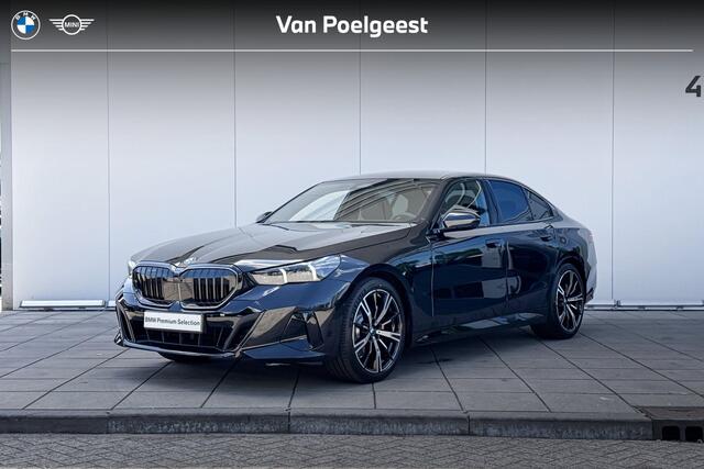 BMW 5-SERIE Sedan 520i M-Sport Pro / 20 inch / Driving Assistant Plus / Harman Kardon / Trekhaak / Glazendak