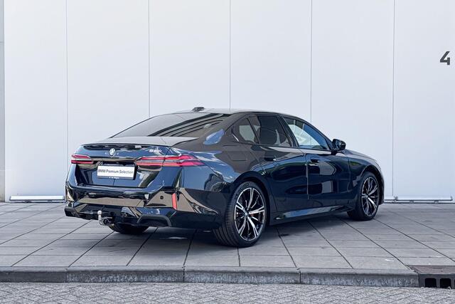 BMW 5-SERIE Sedan 520i M-Sport Pro / 20 inch / Driving Assistant Plus / Harman Kardon / Trekhaak / Glazendak