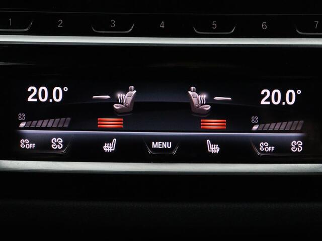 BMW 5-SERIE Touring 530e xDrive Business Edition Plus | SOH 89,9% | Panoramadak | Head-Up | Full LED | Trekhaak | Carplay | Bluetooth | Navigatie | Sfeerverlichting | Stoelverwarming | Achteruitrij camera | Adaptive cruise control | Climate control