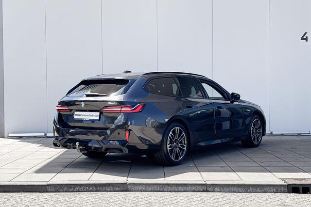 BMW 5-SERIE Touring 520i M-Sport / Comfort Stoelen / Glazen dak / Comfort Acces / Getinte Ramen / Trekhaak