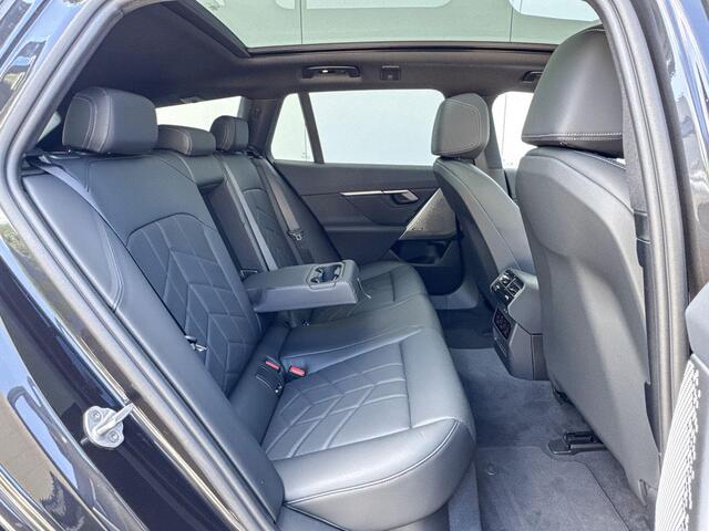 BMW 5-SERIE Touring 520i M-Sport / Comfort Stoelen / Glazen dak / Comfort Acces / Getinte Ramen / Trekhaak
