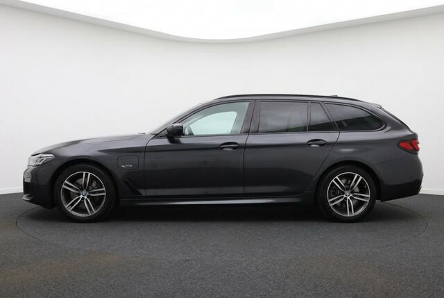 BMW 5-SERIE touring 530e xDrive Pano l 360 Camera l Leder