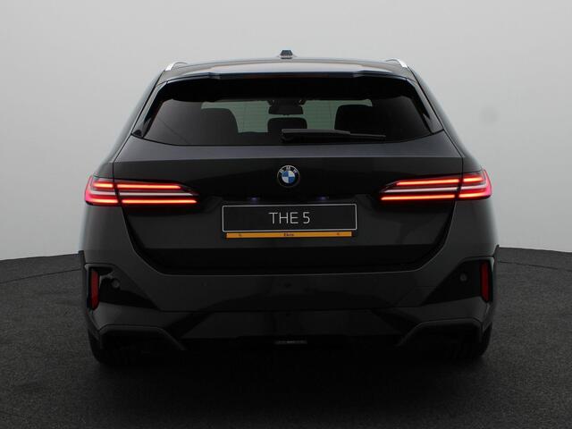 BMW 5-SERIE Touring 520i | M Sportpakket | Panoramadak | Harman Kardon | Trekhaak | Driving Assistant Plus