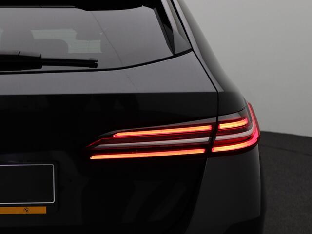 BMW 5-SERIE Touring 520i | M Sportpakket | Panoramadak | Harman Kardon | Trekhaak | Driving Assistant Plus