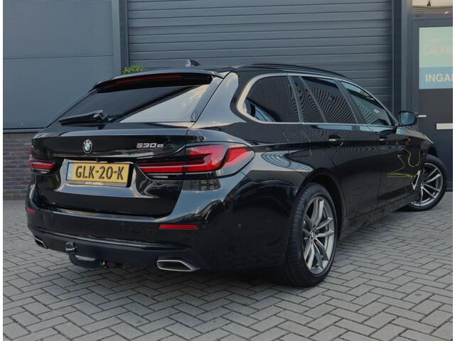 BMW 5-SERIE Touring 530e High Executive | Passagiers Scherm | Pano | Stoelverwarming | Trekhaak