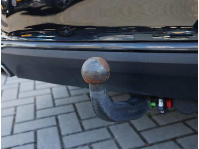 BMW 5-SERIE Touring 530e High Executive | Passagiers Scherm | Pano | Stoelverwarming | Trekhaak
