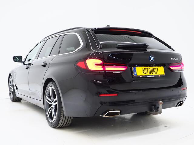BMW 5-SERIE Touring 530e | Leder | Trekhaak | Keyless | Camera | Sfeerlicht | Dodehoek | Cruise | Carplay