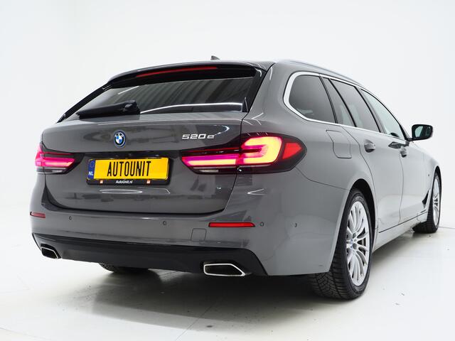 BMW 5-SERIE Touring 520e | Leder | HUD | Adaptive Cruise | 360 | Dodehoek | Sfeerlicht | Stoelverwarming