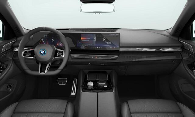 BMW 5-SERIE Sedan 530e | M Sport Pro | Bowers & Wilkins Sound System | Panoramadak | Trekhaak