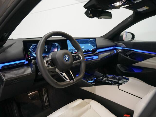 BMW 5-SERIE Touring 550e xDrive Bowers Wilkins | Panoramadak | Stoelventilatie | Alcantara Hemel
