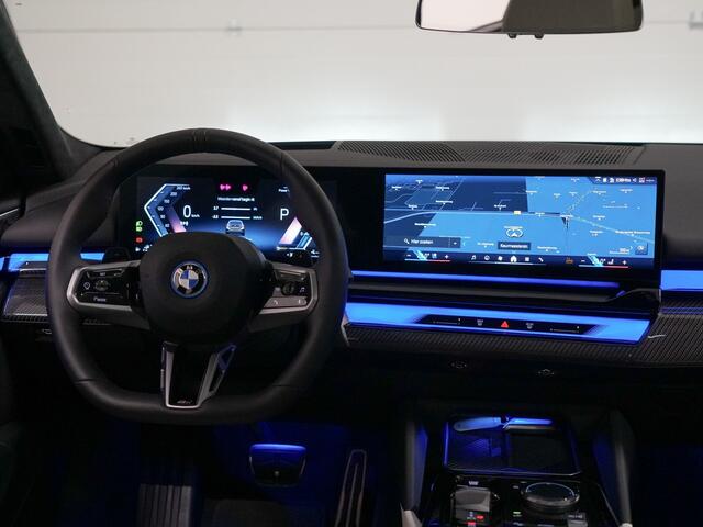 BMW 5-SERIE Touring 550e xDrive Bowers Wilkins | Panoramadak | Stoelventilatie | Alcantara Hemel