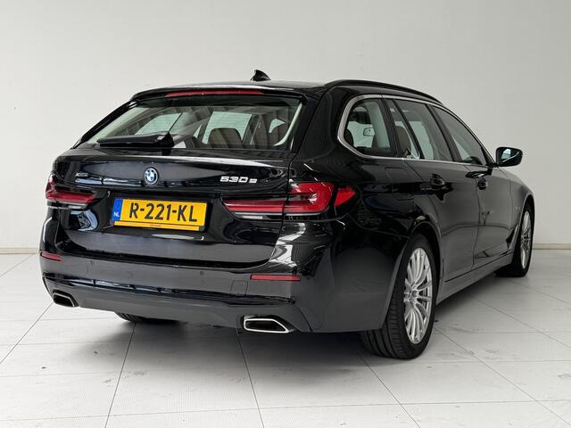BMW 5-SERIE Touring 530e xDrive Business Edition Plus | Navigatie | Panoramadak | Leder | Stoelverwarming |