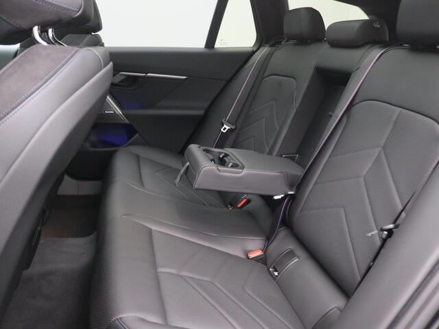 BMW 5-SERIE Touring 530e xDrive M-Sport Pro, Panoramadak, Head-Up Display, Stoelverwarming & ventilatie, Bowers & Wilkins Audio, Elektr. Achterklep, Trekhaak, 21" LM Velgen