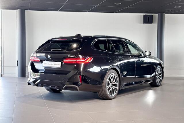 BMW 5-SERIE Touring 520i | M Sport | Harman Kardon | Stoelverwarming | Comfort Access |