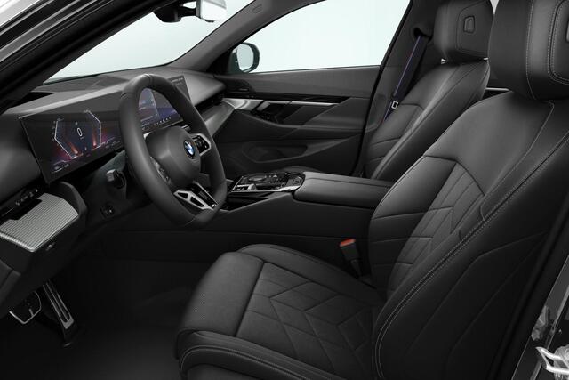 BMW 5-SERIE 520i | M-Sport Pro | Trekhaak | Comfort Pack | Travel Pack | Innovation Pack